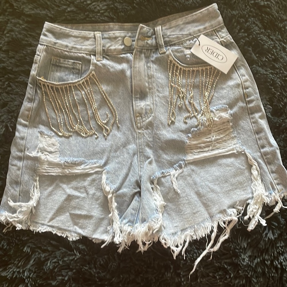 Super cute jean shorts the lining of the pockets have bedazzled beads